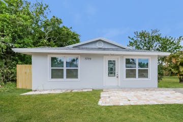 3299 SE Garden ST Stuart, FL 34997